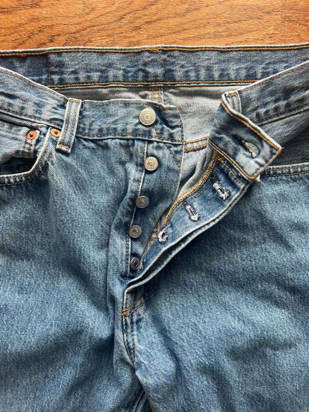 Levi’s 501 Original Fit Jeans Men’s 34x34 ButtonFly LightWashStraightLegClassic - Picture 3 of 12